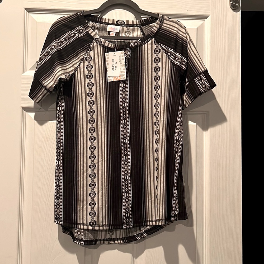 LuLaRoe Brand New Haley top🖤